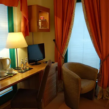 Hotel Albergo Hotel 4*