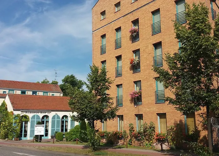 מלון Albergo Hotel 4*